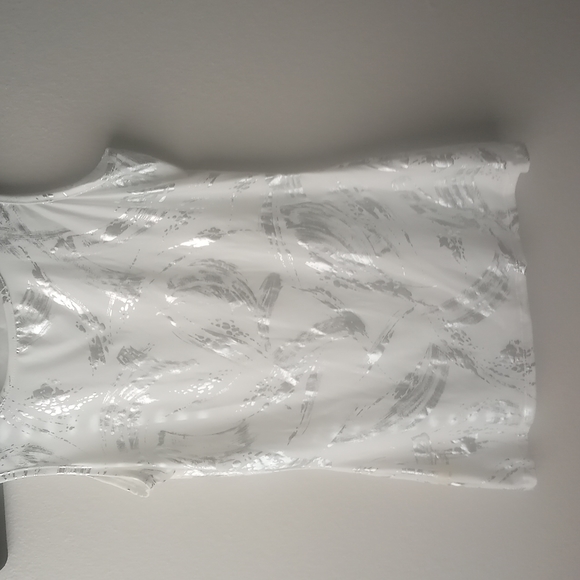 Dots Shell Top - Picture 2 of 8